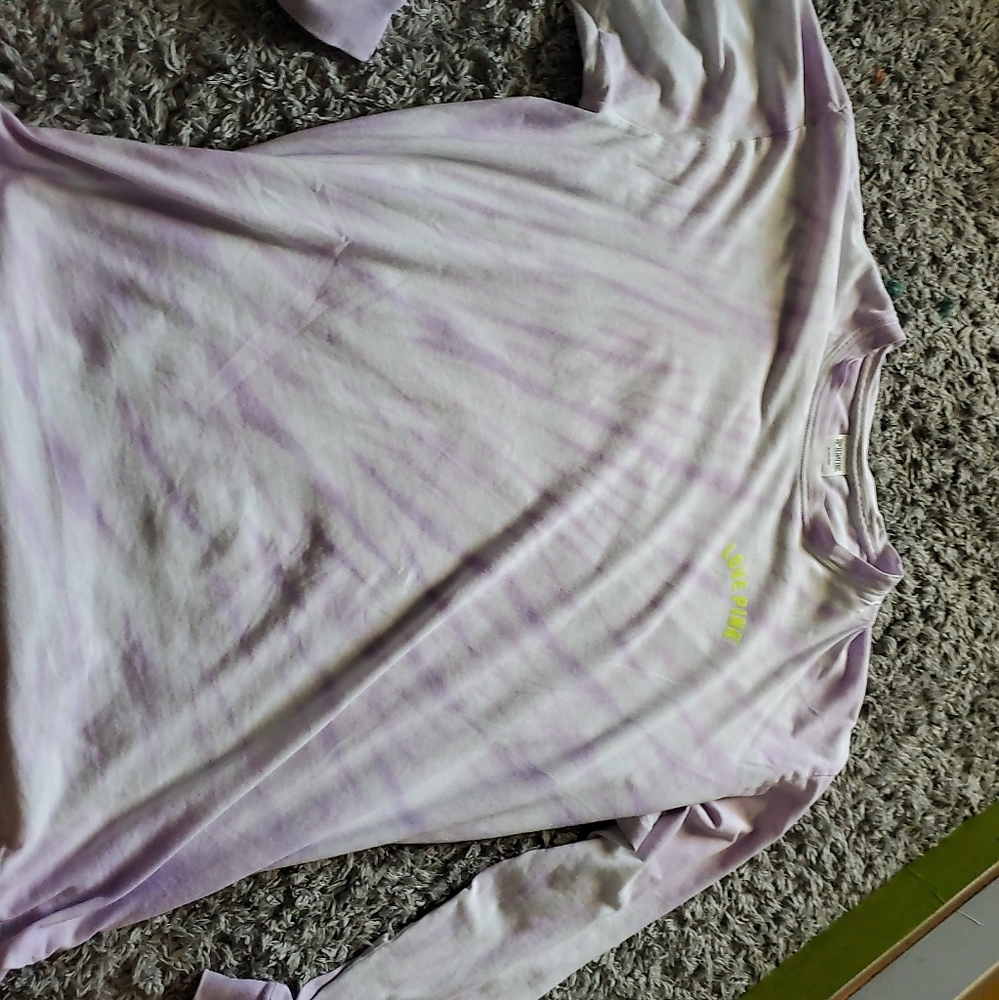 PINK long-sleeved shirt